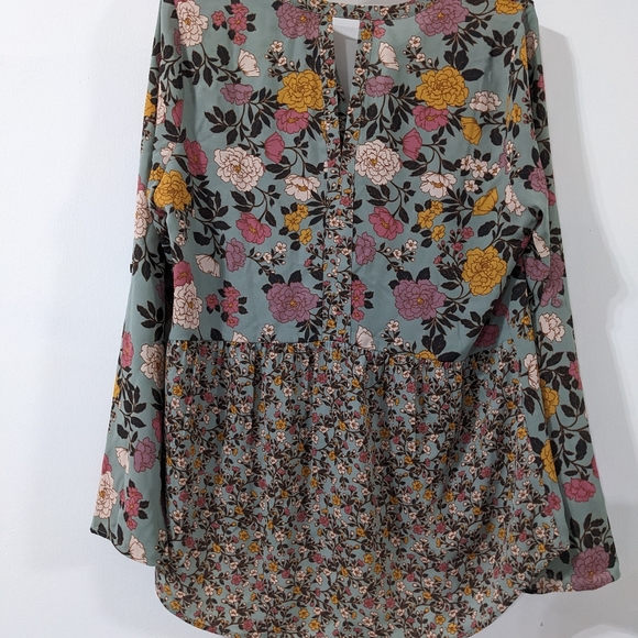 🩵 Les Serein Kai Split Neck Blouse NWT Size M Stitch Fix Exclusive - Picture 6 of 9